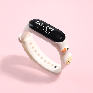 Échantillons Gratuits Montre Tactile pour Enfants Motif Animal Bracelet en Gel de Silice Montre Numérique LED Étanche pour Enfants - Product Image 6
