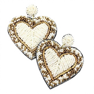 Boucles d'oreilles pendantes coeur de perles de rocaille faites à la main romantiques pour les filles boucles d'oreilles perlées Saint Valentin pour les célébrations de l'amour goutte de mode - Product Image 4