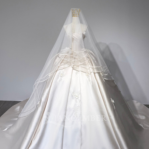 Robe de mariée de bal JFH139 moderne vintage en dentelle, sans bretelles, en satin ivoire, brodée avec des appliques de fleurs en cristal - Product Image 5