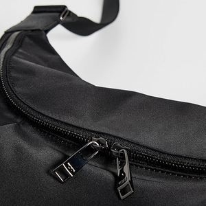 Sac bandoulière noir personnalisé en nylon écologique imperméable pour femme, avec fermeture éclair, idéal pour les voyages, à lanières réglables - Product Image 2