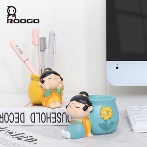 Vente en gros de porte-stylos en résine écologique peints à la main, motif ange animal mignon, style fille de la dynastie Tang, pour la maison, le bureau et l'école - Product Image 1