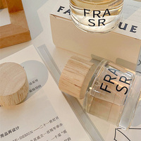 Bouteille en verre vide claire de parfum de baïonnette ronde faite sur commande du Vietnam avec l'emballage en bois de chapeau