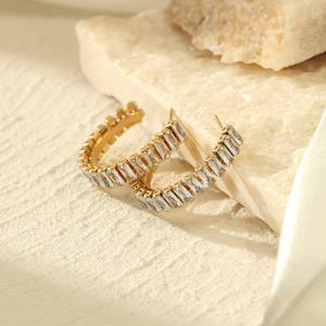 ต่างหูสแตนเลสสตีลประดับเพชรซิคอนดีไซน์หรูหรา กันน้ำ ขายส่ง สำหรับผู้หญิง - Product Image 4