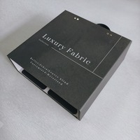 Boîte de présentation de rideaux sur mesure OEM, format compact, emballage protecteur, design durable, bande élastique estampée à chaud, sangle de transport, fermeture éclair