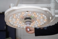Plafonnier de haute qualité avec caméra et éclairage chirurgical pour panneau LCD de 24 pouces