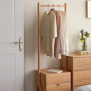 Perchero de madera maciza de 500x400x1600mm, moderno y minimalista, con ruedas para colgar ropa. - Product Image 2
