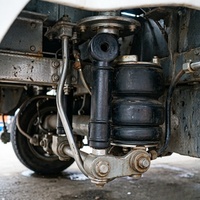 Liaison de commande de soupape de régulation de hauteur 4334013504 |   Tige de suspension à rotule en caoutchouc flexible pour suspension pneumatique de bus et camions Yutong, Jinlong, Ankai