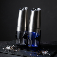 Set Penggiling Garam dan Merica Elektrik Stainless Steel 6*AAA Baterai, 2 Buah dengan Dudukan, LED Biru, Inti Keramik yang Dapat Disesuaikan