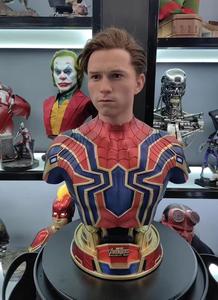 Buste hyper-réaliste de <span class=keywords><strong>Tom</strong></span> <span class=keywords><strong>Holland</strong></span>, sculpture Spider-Man grandeur nature de 80 cm, Polystone de qualité supérieure, pour collections de home cinéma - Product Image 3