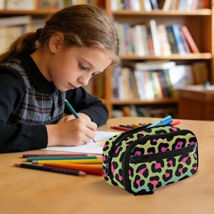 Pochette de papeterie personnalisée à imprimé léopard avec fermeture éclair, trousse scolaire, étui à crayons, organisateur d'accessoires essentiels pour le sac à dos des enfants - Product Image 6