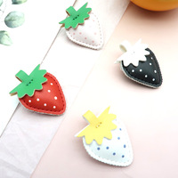 Schattig PU lederen aardbeien sleutelhanger kleurrijke fruit tas charme hanger metalen veer ring kreeft sluiting sleutelring voor cadeau decoratie