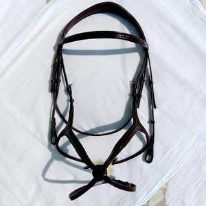 Brida Inglesa de Cuero Marrón y Negro para Caballo con Corona Acolchada y Hebillas de Acero Inoxidable - Product Image 1
