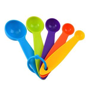 Accesorios para Hornear, Kit de 66 Piezas para Decoración de Pasteles con Plato Giratorio, Moldes para Muffins y Juego de Boquillas para Repostería - Product Image 3