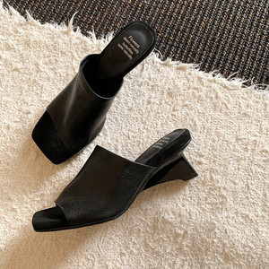 Sandales plates avec design à doigts dénudés, tongs tendance pour la maison, la piscine et la plage - Product Image 3