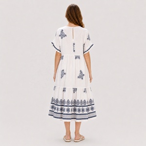 Abito lungo da <span class=keywords><strong>donna</strong></span> boho ricamato con maniche corte a sbuffo, scollo a V, orlo a balze a strati, in cotone e <span class=keywords><strong>lino</strong></span>, casual estivo da spiaggia, ODM - Product Image 2