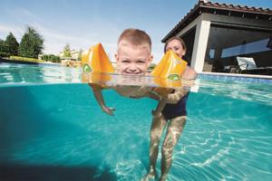 <span class=keywords><strong>Bestway</strong></span> 32110 Braccioli Gonfiabili di Sicurezza per Nuoto e Scarpe Step C per Bambini, Uso Domestico e Scolastico, 2 Camere d'Aria - Product Image 2