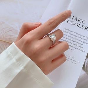 KAMMY 8-8.5mm Bague perle en argent sterling 925 Bijoux Femme Doigt Grandes perles d'eau douce naturelles Bagues Zircon Blanc Perle Bagues - Product Image 5