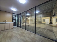 Cabane modulaire préfabriquée de luxe en forme de pomme pour hôtel, camping, glamping, resort, avec fenêtre panoramique en verre