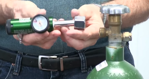 Régulateur d'oxygène médical en métal durable de haute qualité, avec embout en forme de nez de taureau, serrage manuel, pour usage domestique, garantie 1 an - Product Image 5