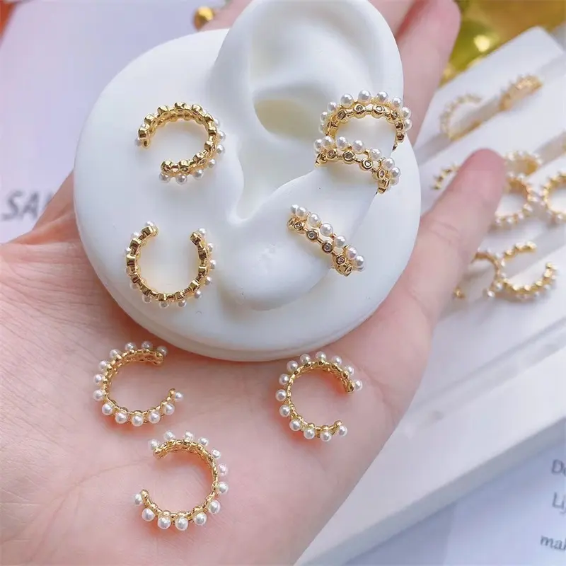 2022 prix usine de mode Double C en forme de perle oreille manchette mignon blanc perle perle clip sur boucles d'oreilles pour les femmes Offre Spéciale bijoux
