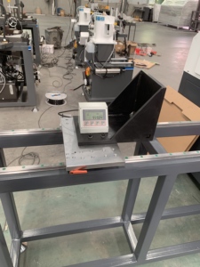 מכונת חיתוך פרופילי אלומיניום חצי אוטומטית, חזקה במיוחד, ראש יחיד, חיתוך בזווית 90 מעלות, לחלונות, עם תמיכה בהתאמה אישית - Product Image 6