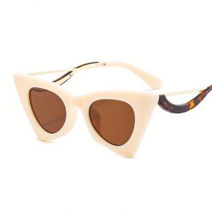 Vente en gros de lunettes de soleil pour femmes, style vintage de luxe 2022, sans monture, œil de chat, noires, surdimensionnées, triangulaires - Product Image 6