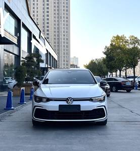 Volkswagen <span class=keywords><strong>Golf</strong></span> 8 1.4TSI R-Line Blanc 2021, 47 000 km, peinture d'origine, boîte automatique, hayon - Product Image 2