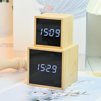 Horloge de bureau numérique électronique en bambou Creative Cube avec commande vocale, affichage de la température, calendrier et fonction snooze pour la maison et le bureau