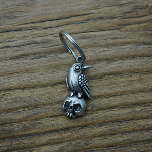Gothic Wiccan Chết <span class=keywords><strong>Skull</strong></span> Raven Crow Keychain Goth Tinh Thần Amulet Rune Đồ Trang Sức Động Vật Cho Nam Giới Phụ Nữ Thời Trang <span class=keywords><strong>Keyring</strong></span> - Product Image 4