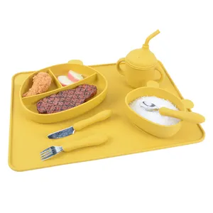 批发定制彩色方形可折叠儿童餐具吸硅胶餐垫带捕手