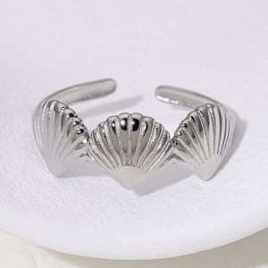 Anillos Abiertos de Acero Inoxidable con Baño de Oro de 18K y Diseño de Conchas para Mujer - Product Image 2