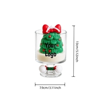 Duftkerzen mit Eigenem Logo in Weihnachtsbaumform mit Roten Beeren, Schleife, Gestricktem Schal und Pompon im Weihnachtskerzen-Glas für Festliche Heimdekoration