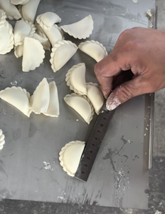 Máquina Automática para Hacer Dumplings Modelo 80 con Embalaje de Madera Contrachapada para Envío Marítimo - Product Image 1