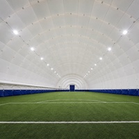 Dôme de football gonflable hermétique avec structure à poutres pneumatiques scellées pour terrains de soccer