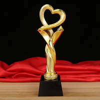 Souvenirs sportifs Cadeaux Trophée personnalisé Plaque Résine Or Argent Bronze Cristal Coeur Trophée Trophées en forme de coeur