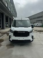Camper Van SAIC Maxus V90 personnalisé en usine avec toit relevable, 5 places et espace de couchage pour deux personnes.