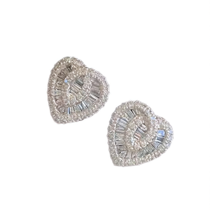 Orecchini in Oro Bianco con Diamanti Taglio Cuore, Colore D Naturale, Gioielli Raffinati per Matrimonio, Stile Romantico per Donne - Product Image 1