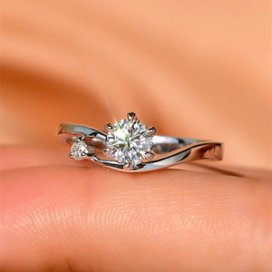 Anello di Fidanzamento Geometrico con Zirconi per Donne, Gioiello Elegante e Scintillante alla Moda - Product Image 6