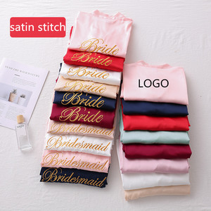<span class=keywords><strong>Bata</strong></span> <span class=keywords><strong>de</strong></span> Novia Personalizada <span class=keywords><strong>de</strong></span> Seda Blanca <span class=keywords><strong>de</strong></span> Alta Calidad con Logotipo Personalizado, <span class=keywords><strong>Bata</strong></span> <span class=keywords><strong>de</strong></span> Satén para <span class=keywords><strong>Mujer</strong></span>, <span class=keywords><strong>Bata</strong></span> <span class=keywords><strong>de</strong></span> Novia para Despedida <span class=keywords><strong>de</strong></span> Soltera, Batas para Novia y Damas <span class=keywords><strong>de</strong></span> Honor - Product Image 2