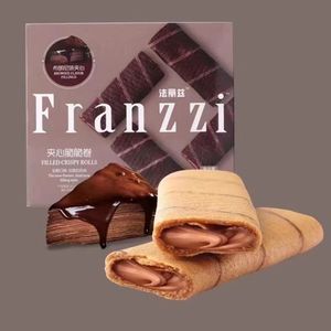 Venta al por mayor dulce chocolate y queso sabor crujiente rollo sándwich galleta caja de peluche 100g - Product Image 3