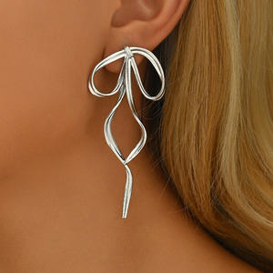 Studs Simple Personality Twist Bow Pendientes para mujer Chica Fiesta Joyería caliente - Product Image 2