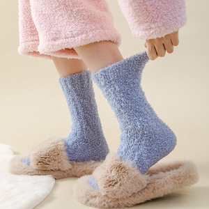 <span class=keywords><strong>Chaussettes</strong></span> en peluche en vrac <span class=keywords><strong>Chaussettes</strong></span> d'hiver thermiques ultra douces pour femmes hommes, <span class=keywords><strong>chaussettes</strong></span> de <span class=keywords><strong>maison</strong></span> confortables antidérapantes en gros dans des couleurs unies - Product Image 2