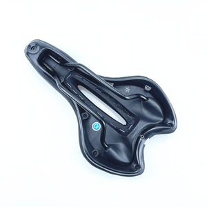 Selle de vélo confortable et imperméable <span class=keywords><strong>en</strong></span> acier noir 3D avec ventilation <span class=keywords><strong>en</strong></span> <span class=keywords><strong>gel</strong></span>, 28 x 16 cm, pour VTT et vélo de route - Vente <span class=keywords><strong>en</strong></span> gros 2026 - Product Image 4