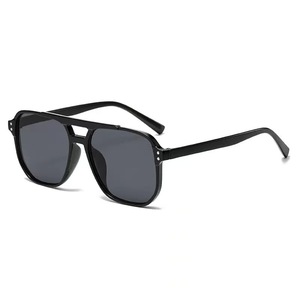 แว่นกันแดดแฟชั่นแบบมีหมุดสำหรับผู้หญิง กรอบพลาสติกสีดำ ป้องกันรังสียูวี 400 รุ่นที่ 3 ทรงนักบินย้อนยุค - Product Image 1