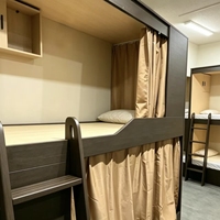 Lit capsule individuel en bois à dimensions personnalisées avec cadre détachable pour auberge de jeunesse, hôtel, hôpital, dortoir