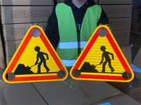 France panneau de signalisation travaux Triangle de signalisation de chantier Double face AK5 TRIFLASH sur pieds lyonnais