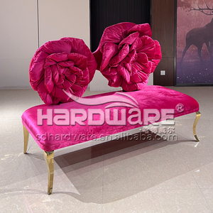 Divano Matrimoniale con Schienale a Forma di Rosa, Design Rosa e Rosso per Innamorati - Product Image 3
