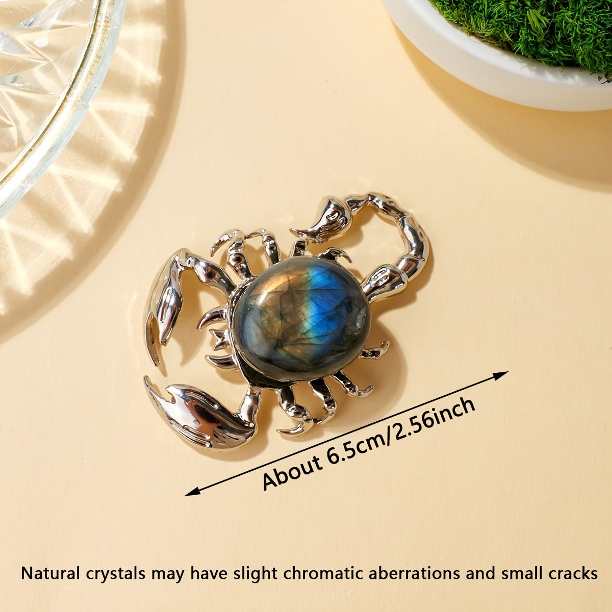 แมงป่องลาบราโดไรต์