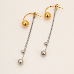 Orecchini da donna di alta gamma, di nicchia, transfrontalieri, con nappe a sfera in metallo color block, in acciaio inossidabile placcato oro 18K - Product Image 5