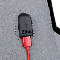 Vente en gros de sac à dos pour ordinateur portable à chargement USB pour les voyages d'affaires sac d'ordinateur quotidien doublure en polyester fermeture éclair Oxford étanche